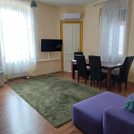 1 Apartment *