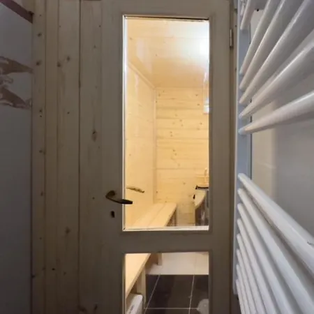 1 Apartment *