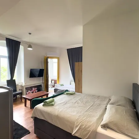 1 Apartment *