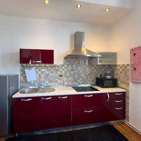 1 Apartment *